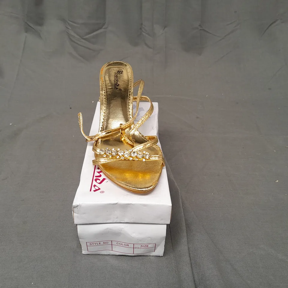 BOXED PAIR OF LAVANDA KITTEN HEELS WITH ANKLE TIE IN GOLD SIZE EU 40
