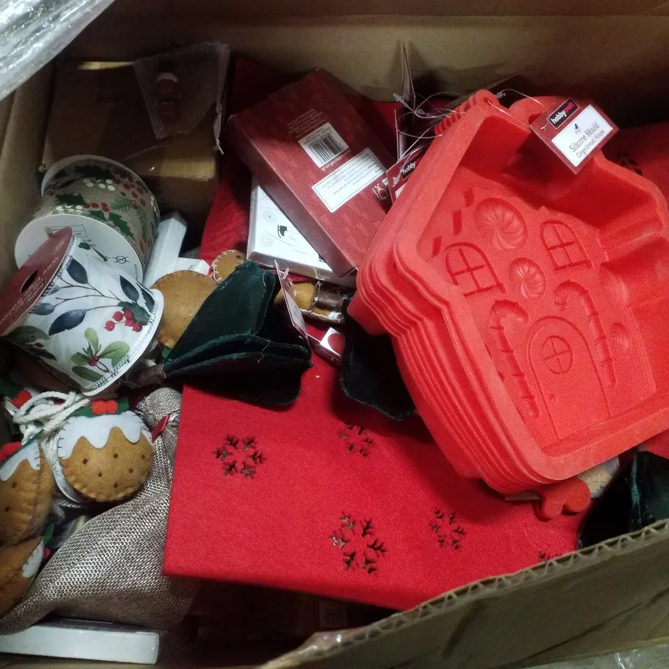 PALLET CONTAINING ASSORTED CHRISTMAS  DECORATIONS INCLUDING LARGE CERAMIC LED LANTERNS, PILLAR CANDLES, 3D WOODEN STARS, SILICONE MOULDS, WIRE EDGE RIBBON & MACHE DECORATIONS