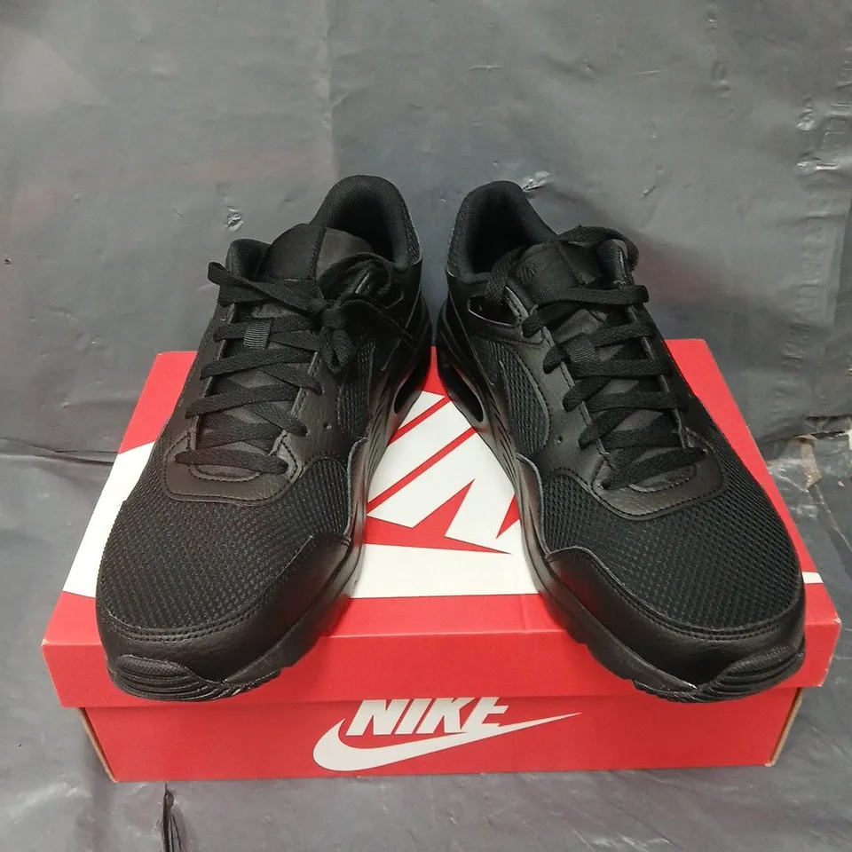 BOXED PAIR OF NIKE AIR MAX SC TRAINERS IN BLACK - 11