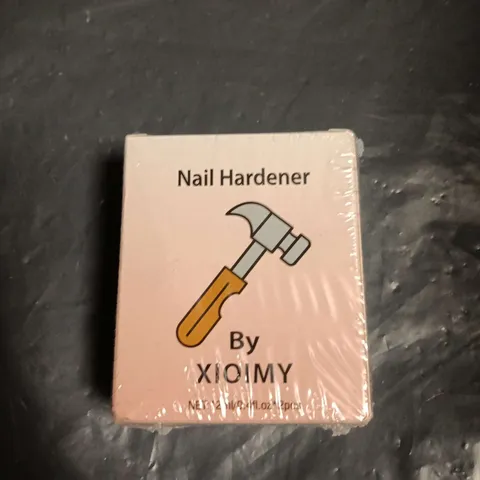 APPROXIMATELY 25 ASSORTED HEALTH & BEAUTY ITEMS INCLUDING NAIL HARDENER , GONORRHOEA / CHLAMYDIA TEST KIT AND RETAINER BRITE DENTAL APPLIANCE CLEANER 