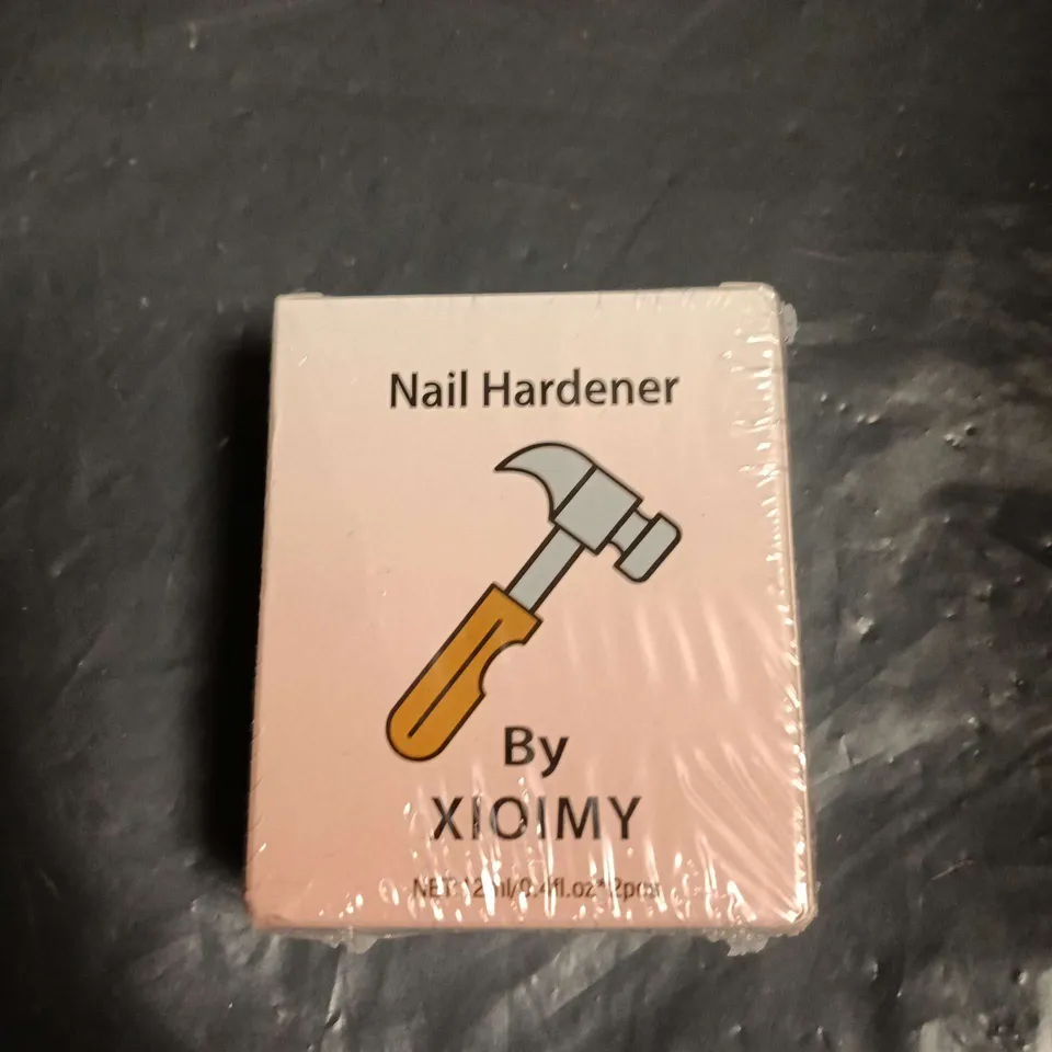 APPROXIMATELY 25 ASSORTED HEALTH & BEAUTY ITEMS INCLUDING NAIL HARDENER , GONORRHOEA / CHLAMYDIA TEST KIT AND RETAINER BRITE DENTAL APPLIANCE CLEANER 