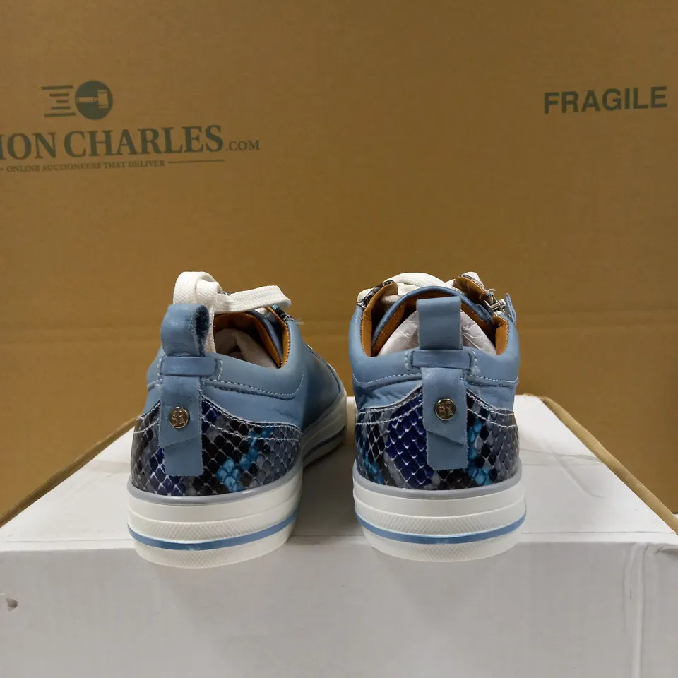 MODA IN PELLE LEATHER LIGHT BLUE TRAINERS SIZE 40