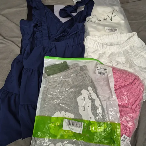 APPROXIMATELY 40 ASSORTED CLOTHING ITEMS IN VARIOUS SIZES, STYLES & COLOURS TO INCLUDE DRESSES, SKIRTS, JOGGERS, ETC - COLLECTION ONLY