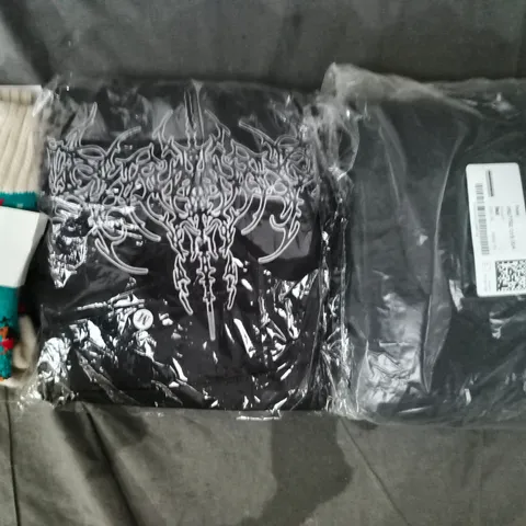 APPROXIMATELY 20 ASSORTED CLOTHING AND FASHION PRODUCTS IN VARIOUS STYLES AND SIZES - COLLECTION ONLY