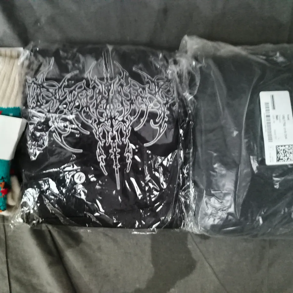 APPROXIMATELY 20 ASSORTED CLOTHING AND FASHION PRODUCTS IN VARIOUS STYLES AND SIZES - COLLECTION ONLY