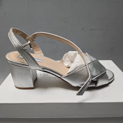 BOXED SARGASSO & GREY SILVER LEATHER HEELS - SIZE 38