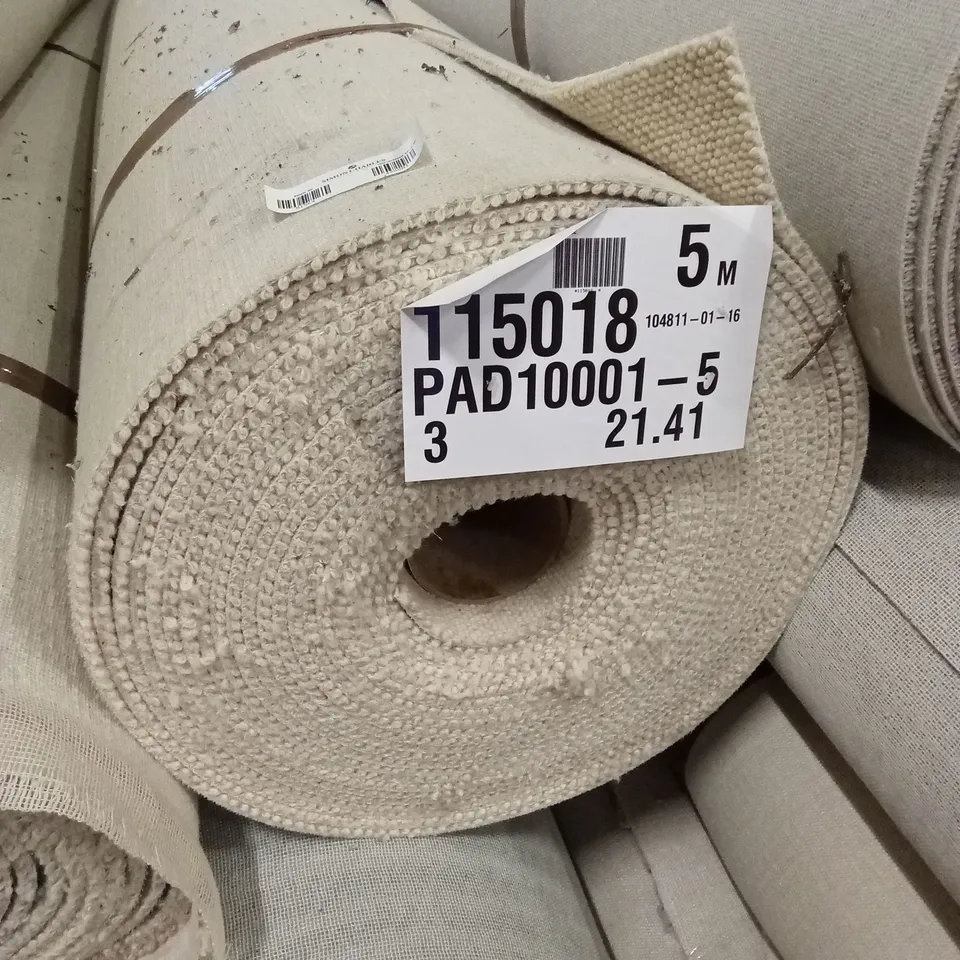 ROLL OF QUALITY PADSTOW MOHAIR PEBBLE CARPET // APPROX SIZE: 5 X 21.41m