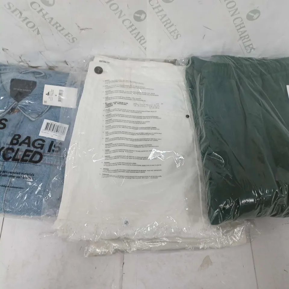 LARGE QUANTITY OF ASSORTED CLOTHING TO INCLUDE SHIRTS, SWEATERS, SKIRTS, ETC