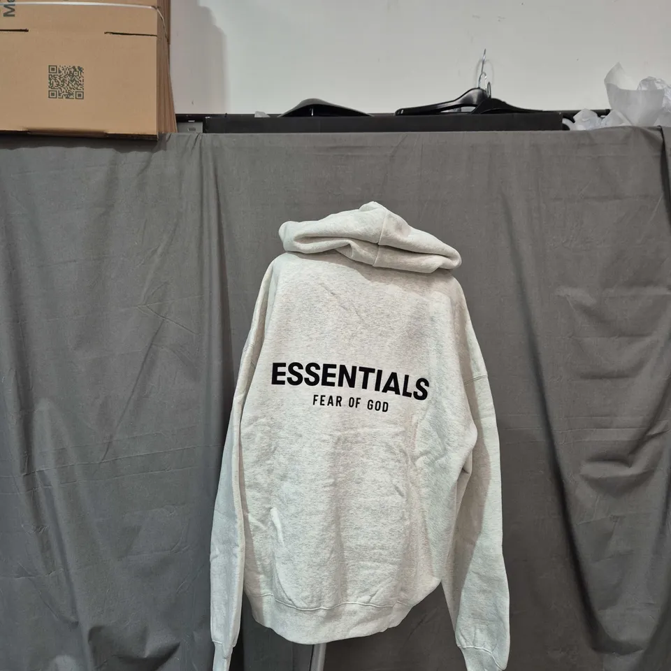FEAR OF GOD ESSENTIALS HOODIE – LIGHT OATMEAL, LARGE