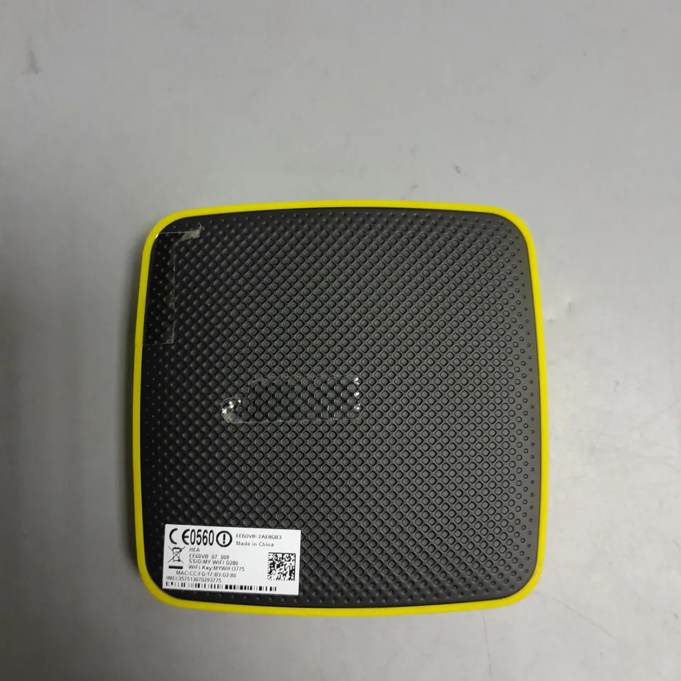 UNBOXED EE WIFI ROUTER