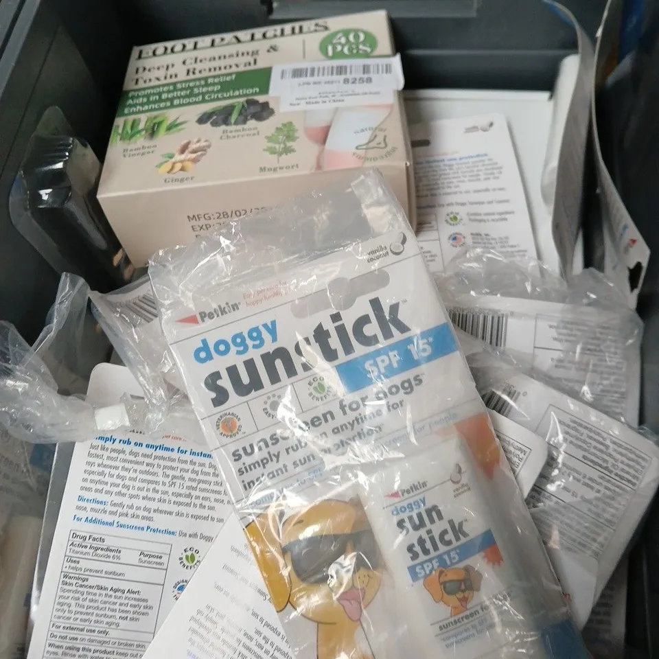 APPROXIMATELY 10 ASSORTED ITEMS INCLUDING FOOT PATCHES AND DOGGY SUNSTICK 