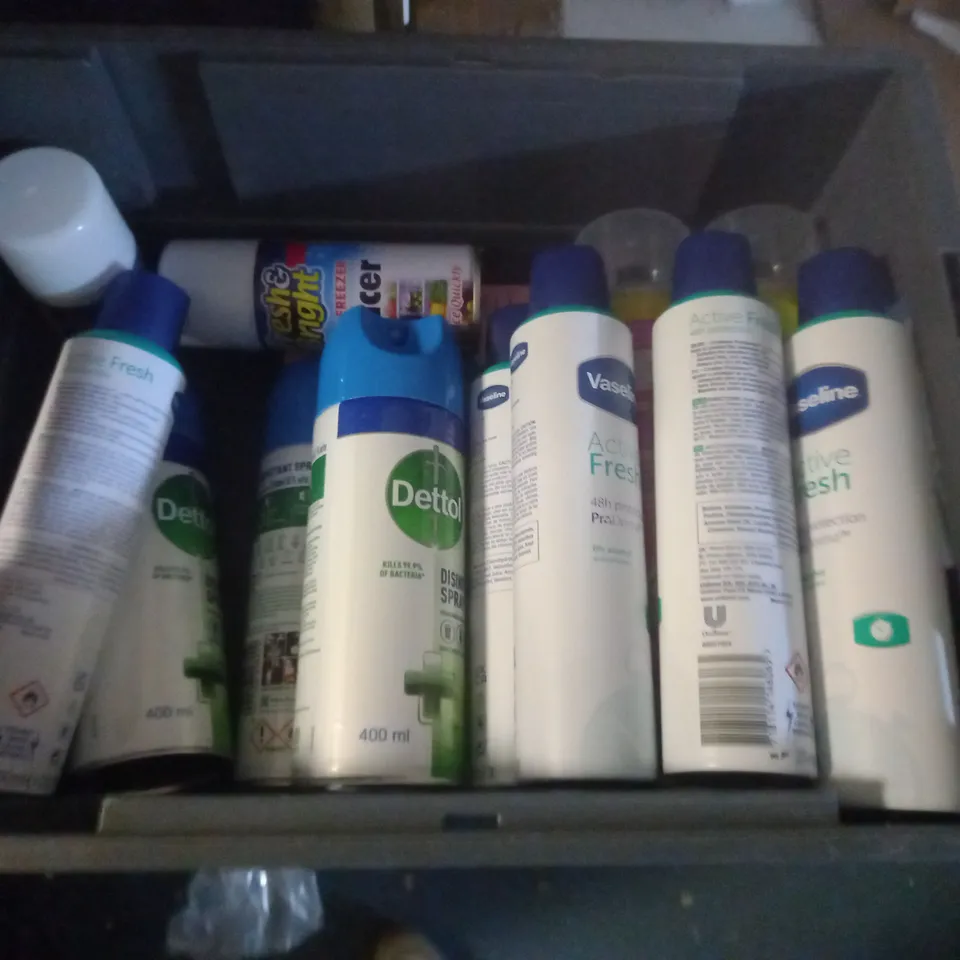APPROXIMATELY 10 ASSORTED AEROSOLS INCLUDING VASELINE ACTIVE FRESH, WARTIE COOL WART AND VERRUCA REMOVER AND DOVE ADVANCED CARE DEODORANT - COLLECTION ONLY