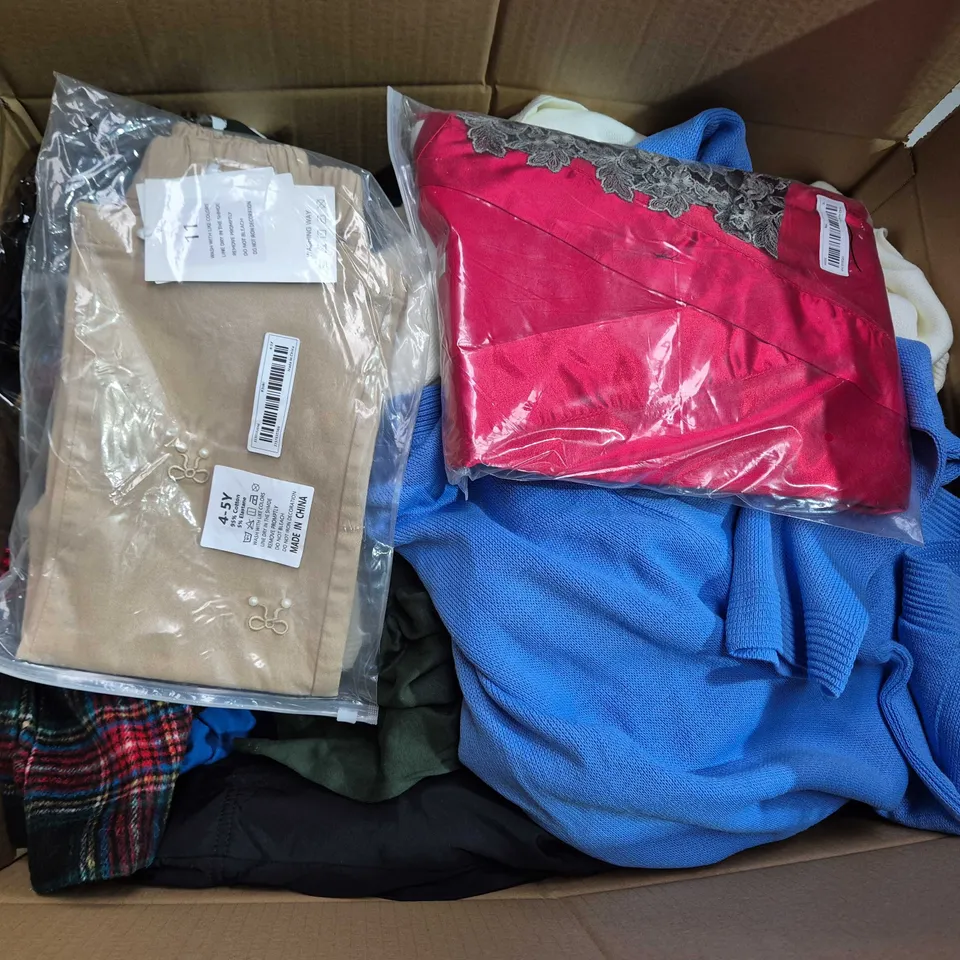 APPROXIMATELY 25 ASSORTED CLOTHING ITEMS IN VARIOUS SIZES, STYLES & COLOURS TO INCLUDE BRANDS SUCH AS JOE BROWNS,, NEXT, SARRA, ETC - COLLECTION ONLY