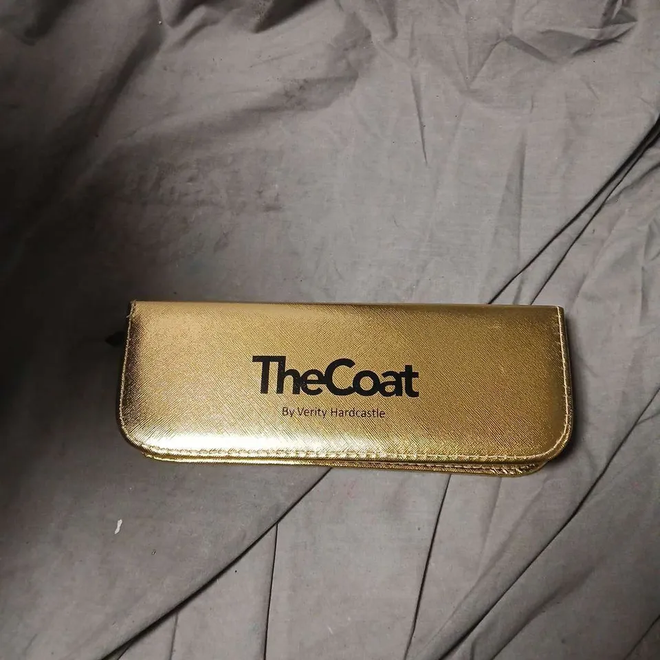 THE COAT BY VERITY HARDCASTLE GROOMING SCISSORS SET – GOLD CASE