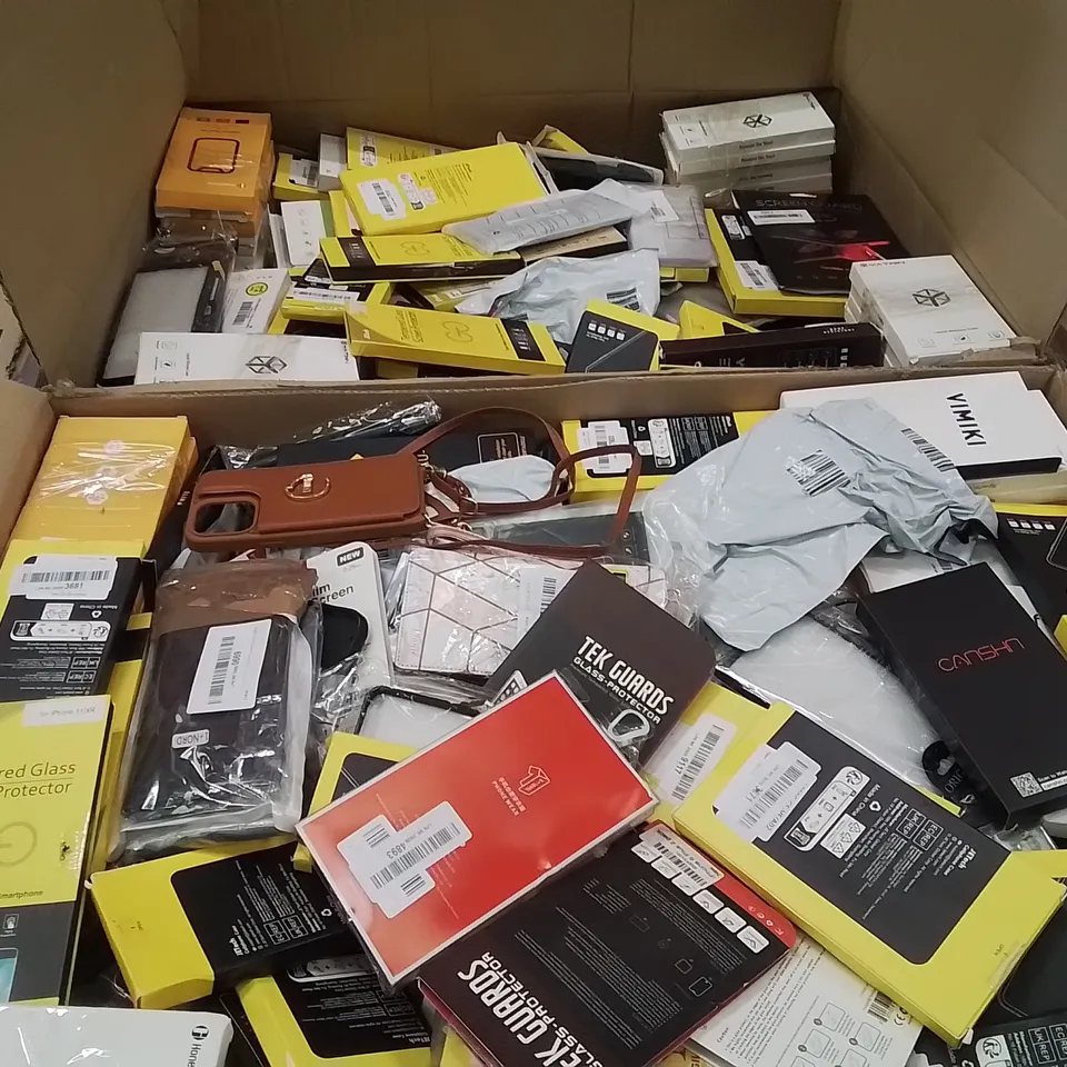 PALLET CONTAINING VERY LARGE AMOUNT OF BRAND NEW PHONE CASES [MODELS AND MAKES VARY]