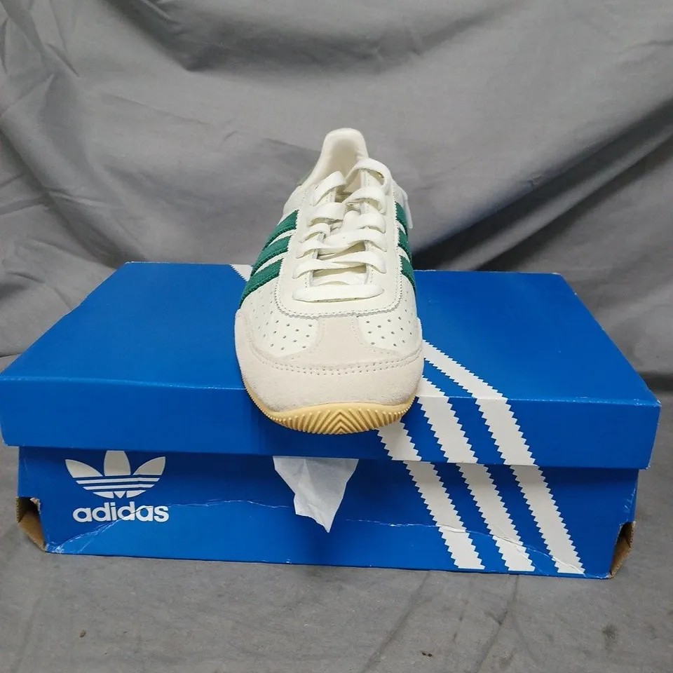 ADIDAS TRAINERS - WHITE WITH GREEN STRIPES (JAPAN EDITION) SIZE 7