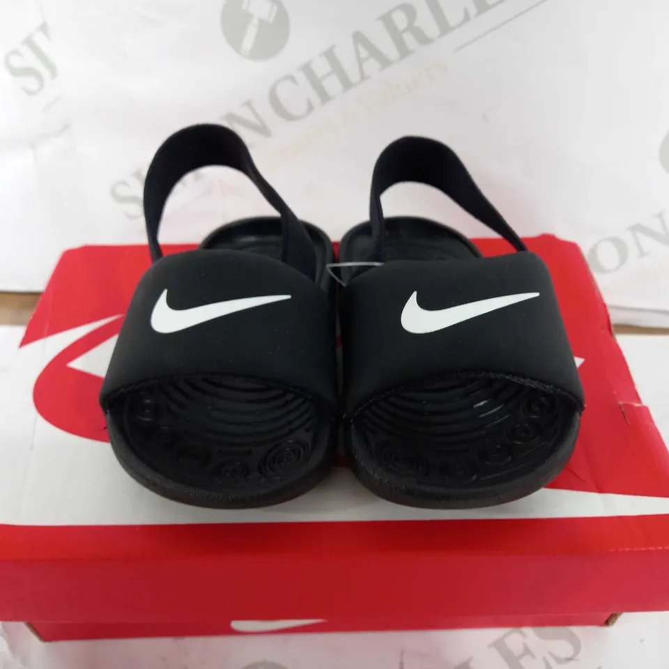 BOXED PAIR OF NIKE KAWA JUNIOR SLIDERS - BLACK - UK 2.5C