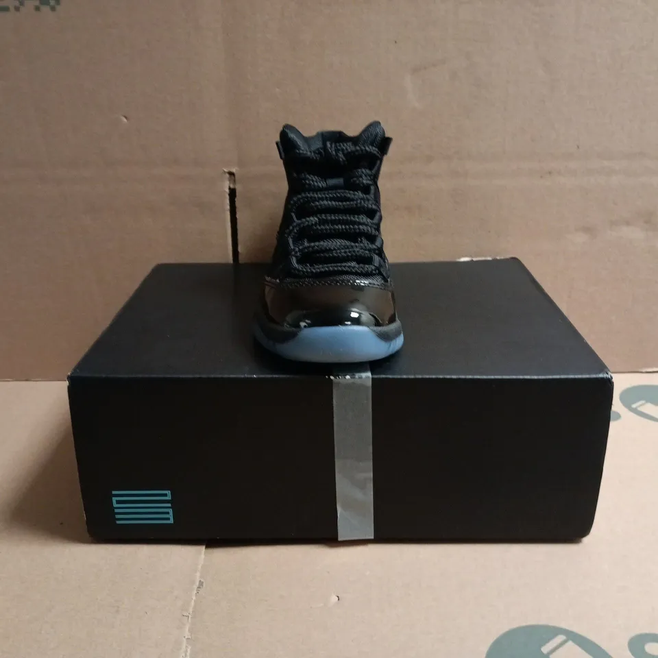 BOXED PAIR OF JORDAN 11 RETRO KID'S SHOES IN BLACK/BLUE SIZE UK 12