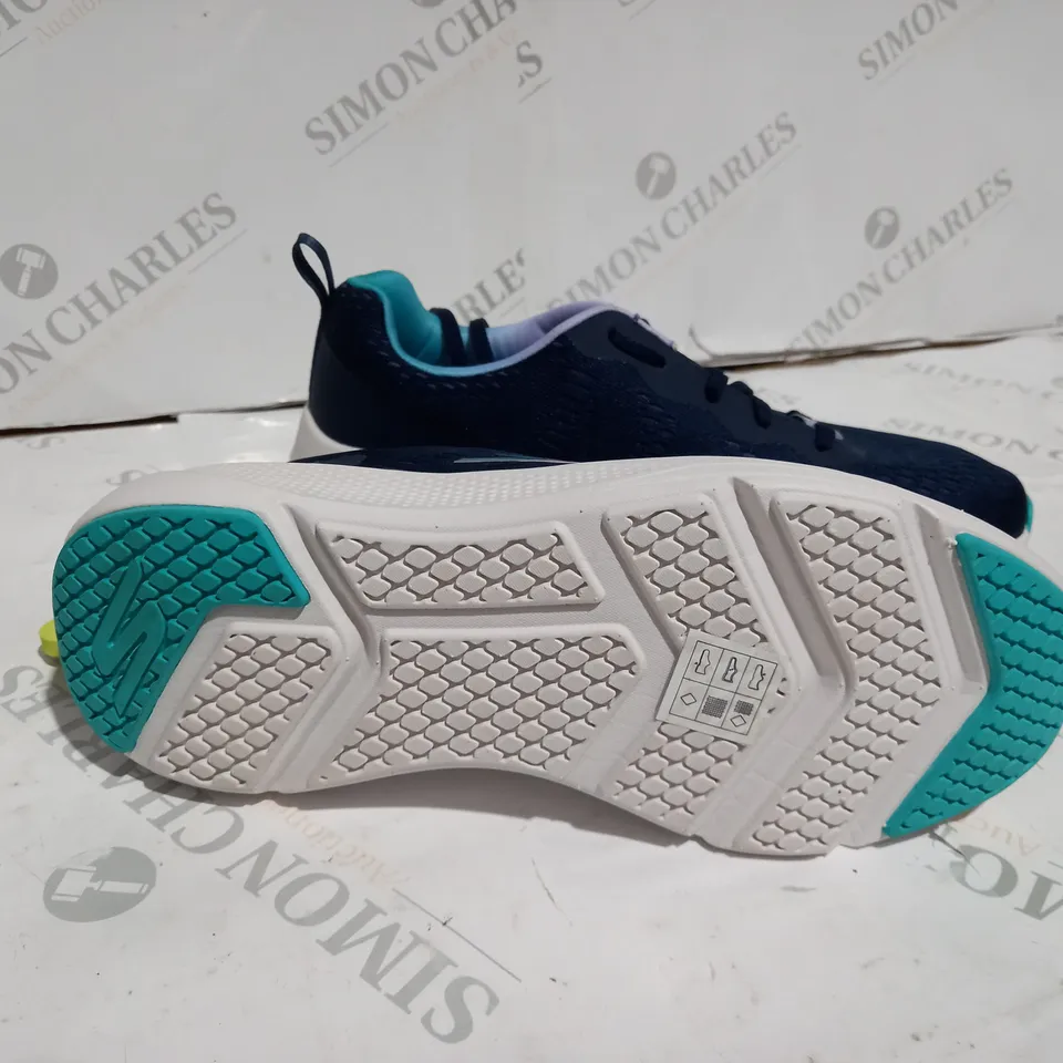 BOXED SKETCHERS GO RUN CONSISTENT RUNNERS SHOES UK SIZE - 5