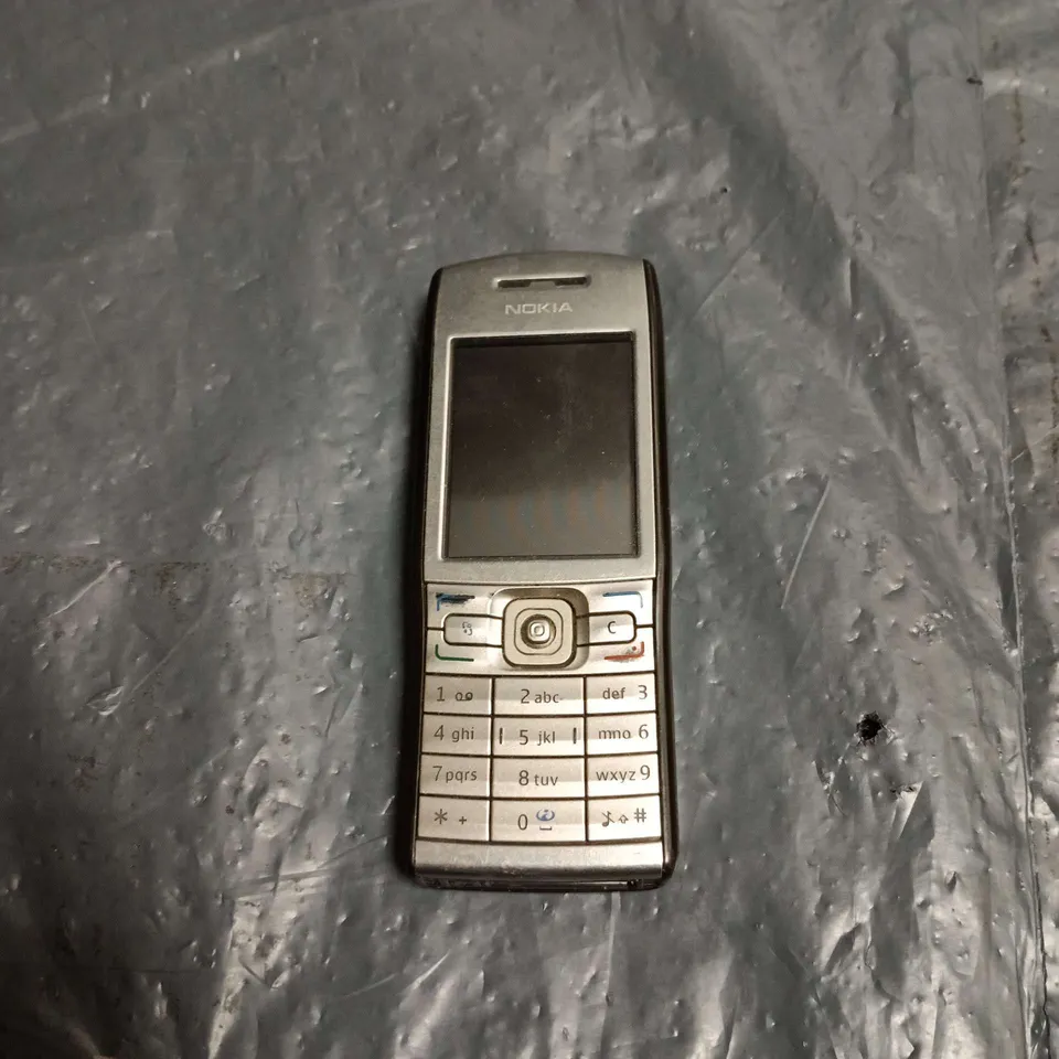 NOKIA MOBILE HANDSET – SILVER/BLACK