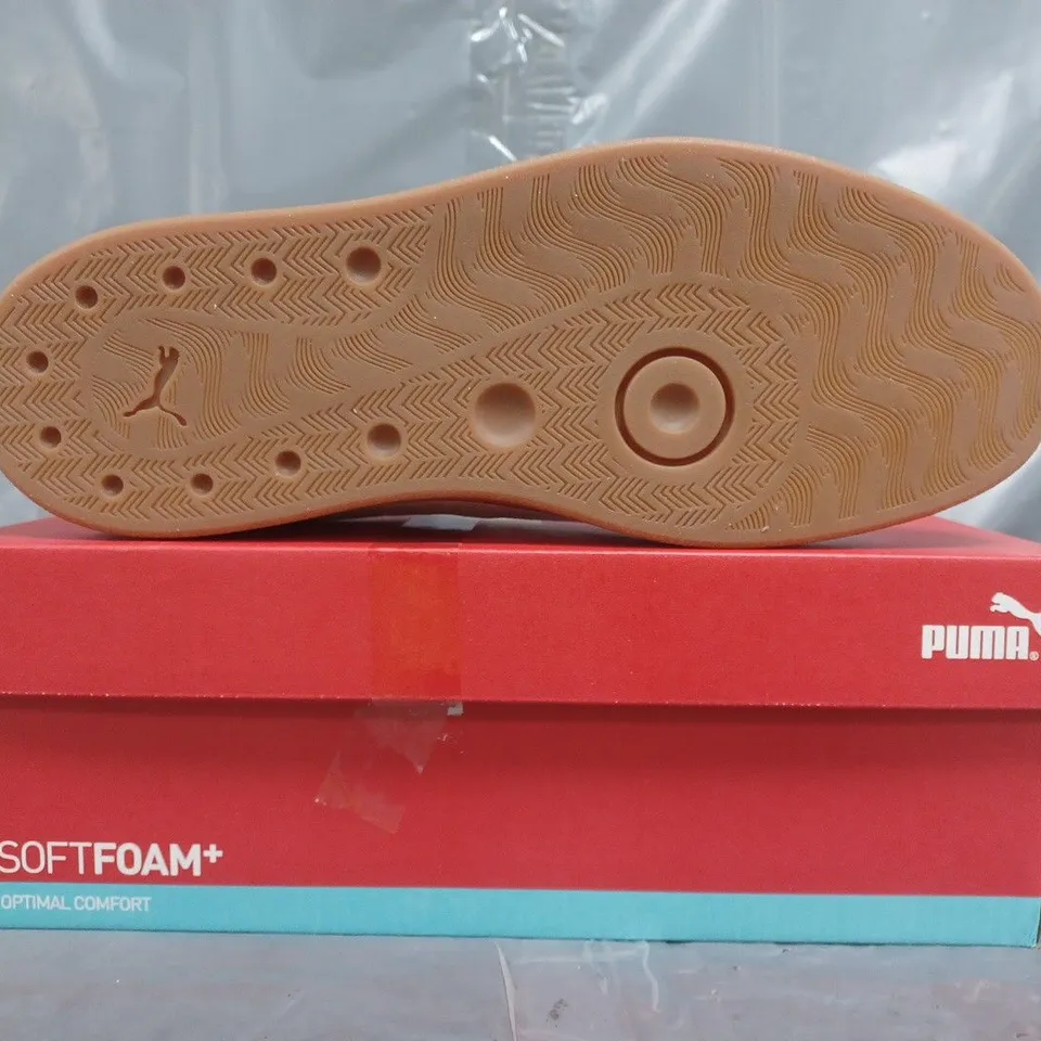 BOXED PAIR OF PUMA CLUB II SHOES IN ROSE QUARTZ SIZE UK 8