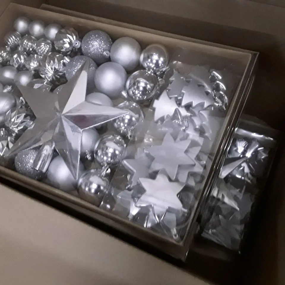 BOX CONTAINING APPROXIMATELY 7 BRAND NEW 60 SILVER BAUBLE PACKS