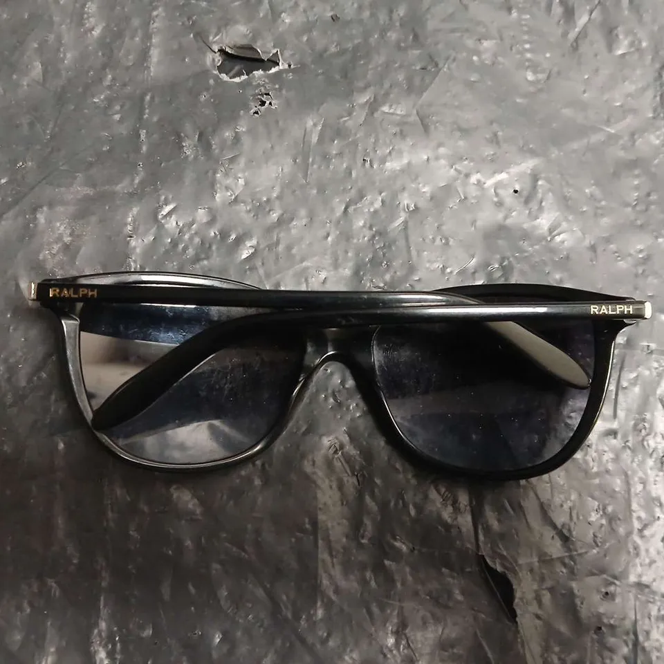 BOXED PAIR OF RALPH LAUREN SUNGLASSES 