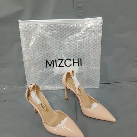BAGGED PAIR OF MIZCHI BIANCA BEIGE CLASSIC ANKLE STRAP PUMPS UK 1
