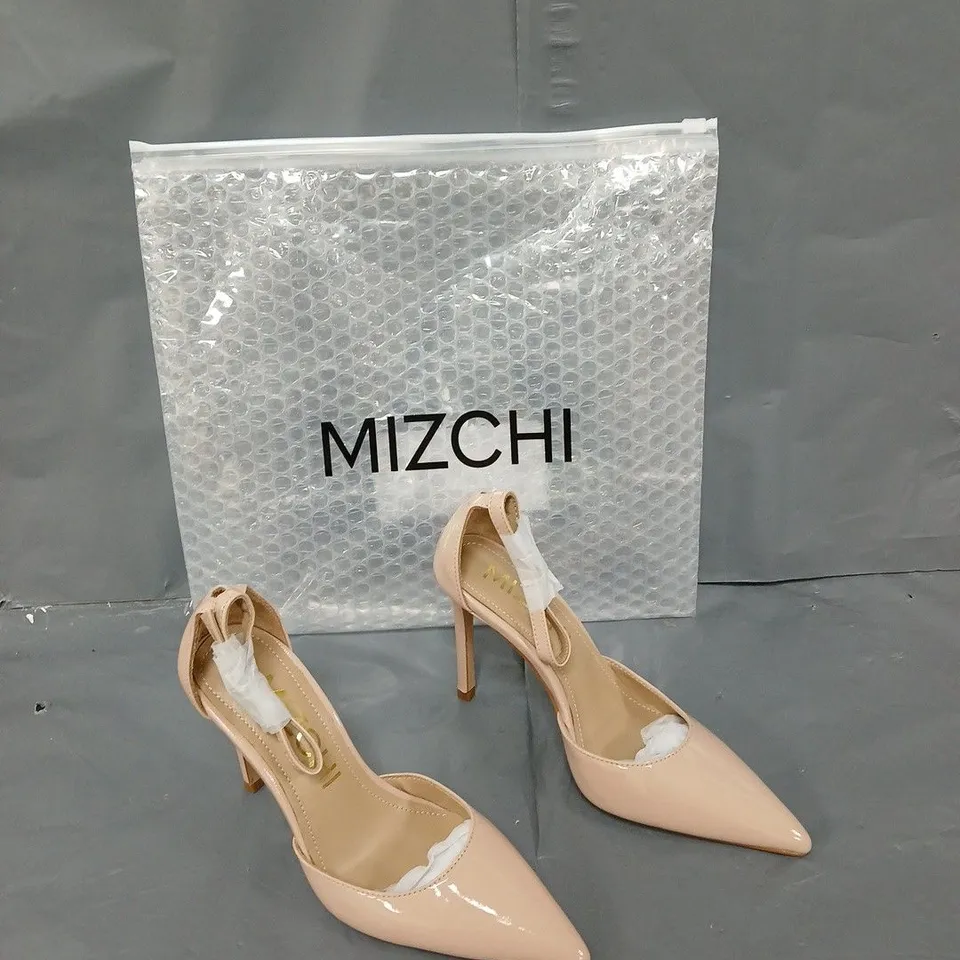BAGGED PAIR OF MIZCHI BIANCA BEIGE CLASSIC ANKLE STRAP PUMPS UK 1 
