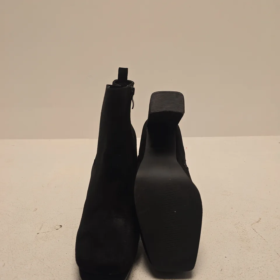 LINZI BLACK SUEDE ANKLE BOOT WITH CHUNKY BLOCK HEEL – SIDE ZIP SIZE UK 6