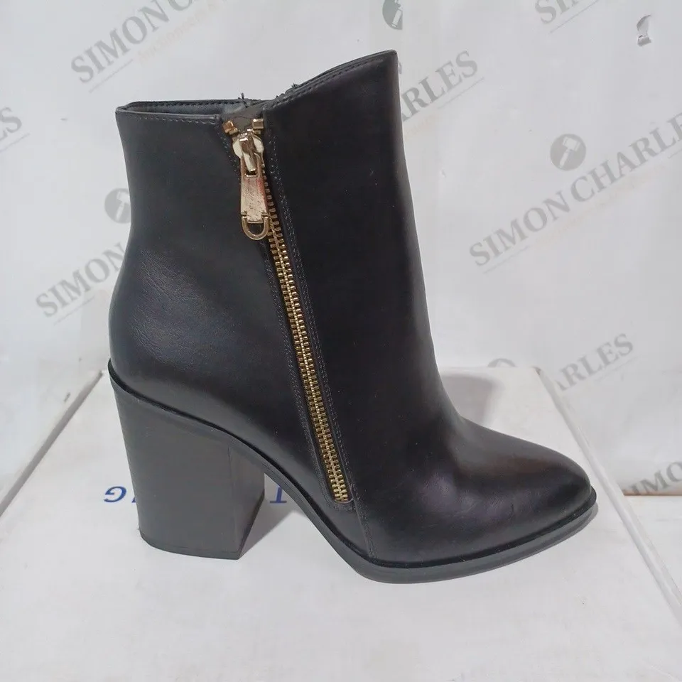 BOXED PAIR OF CALL IT SPRING EROECIA BLOCK HEEL ZIP-UP BOOTS IN BLACK SIZE 5