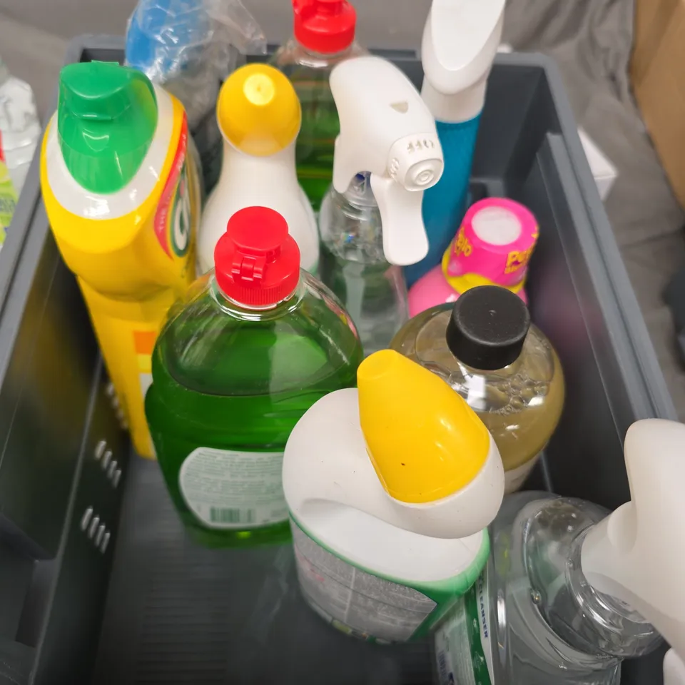 BOX OF ASSORTED CLEANING PRODUCTS TO INCLUDE - DUCK - FAIRY - DETTOL - COLLECTION ONLY 