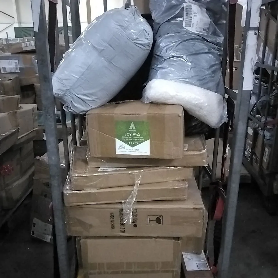 CAGE OF ASSORTED HOUSEHOLD GOODS TO INCLUDE SPICE RACK, JEWELLERY BOX AND WET BASKET VEGETABLE CUTTER