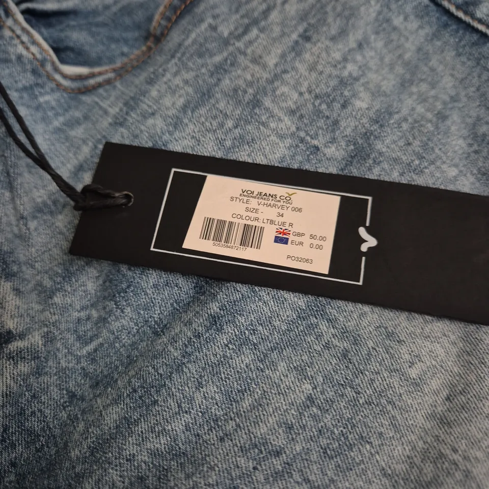 VOI JEANS CO. HARVEY 006 JEANS – SIZE 34, LIGHT BLUE