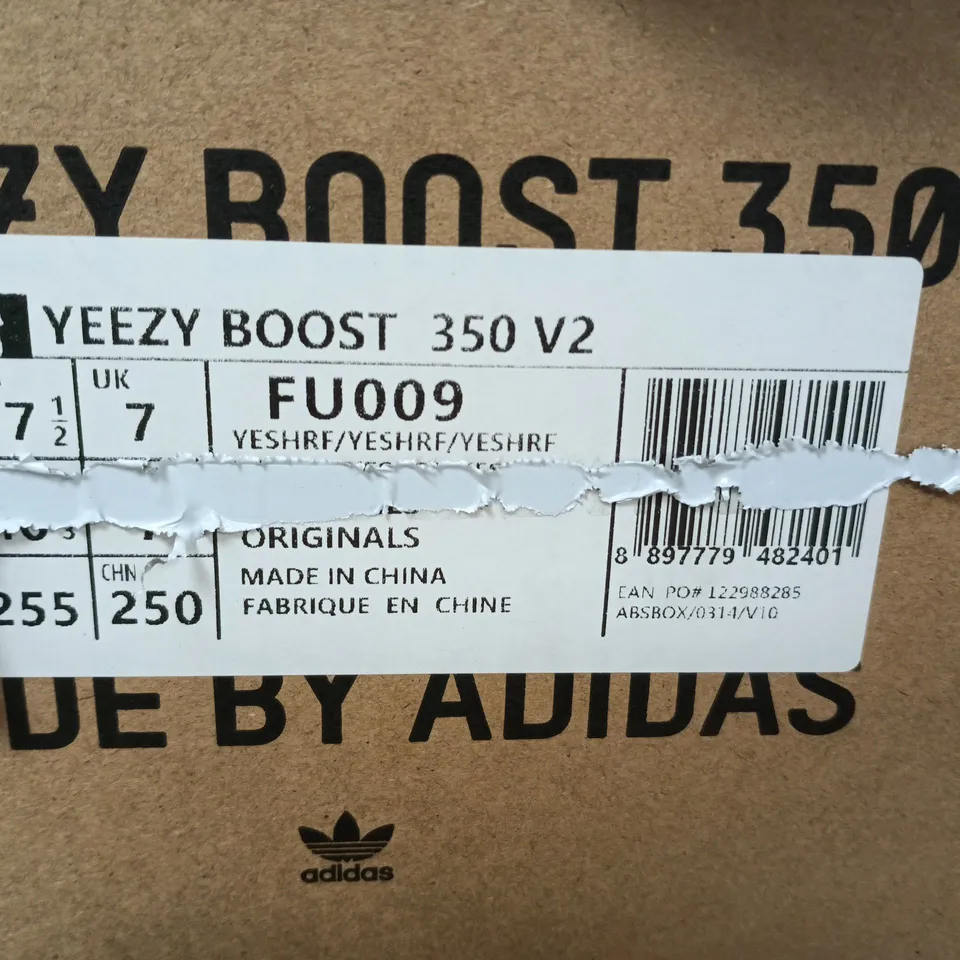 YEEZY BOOST 350 IN BLACK SIZE UK7 