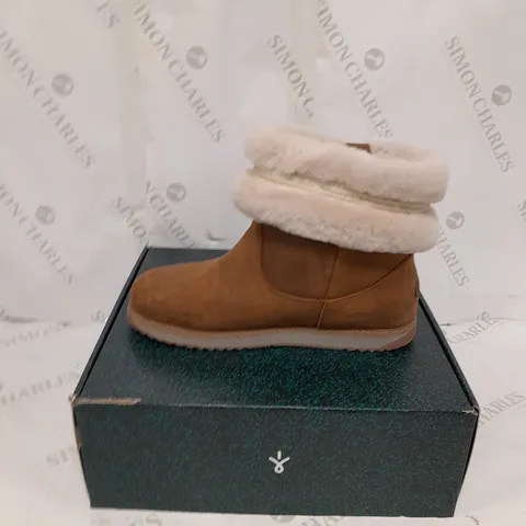 EMU SCOTT SHEEPSKIN BOOT IN OAK - 7