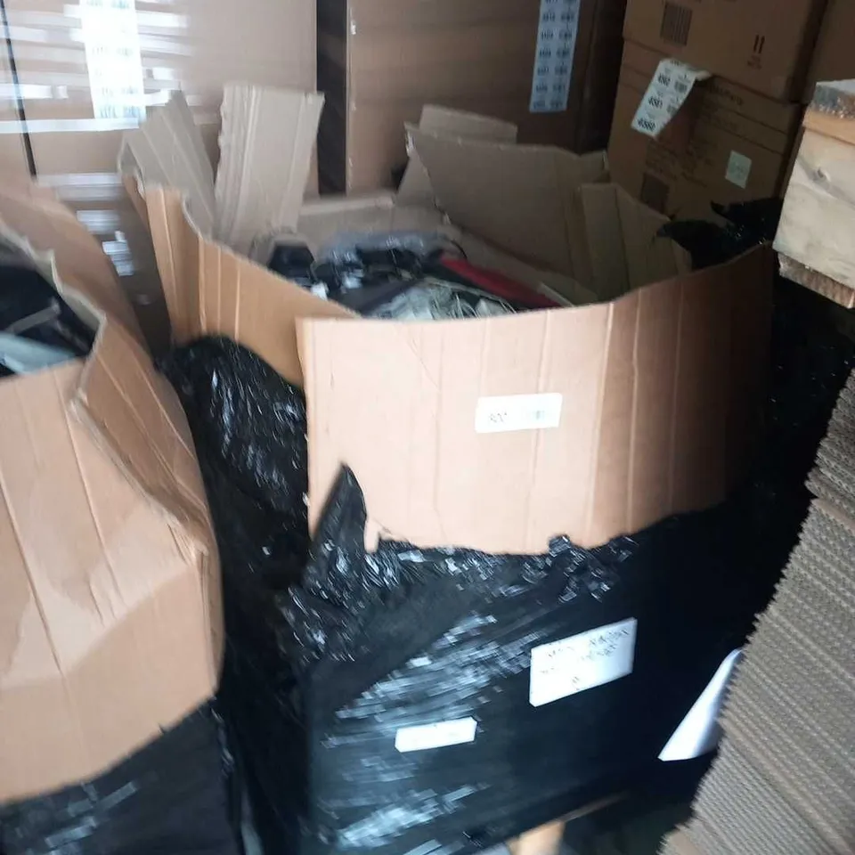 PALLET OF A SIGNIFICANT QUANTITY OF ASSORTED MOBILE, TABLET, LAPTOP AND HANDHELD GAMES CONSOLE CASES