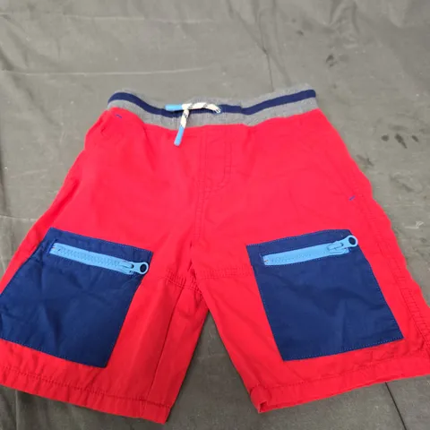 MINI BODEN KIDS SHORTS – RED WITH NAVY POCKETS, 5-6Y