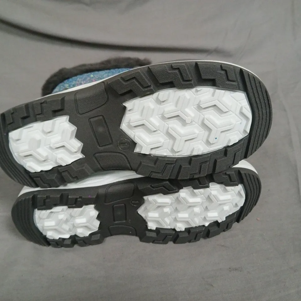 MOUNTAIN WAREHOUSE FIZZ KIDS GLITTER FUR-LINED SNOW BOOTS – SILVER (UK 1)