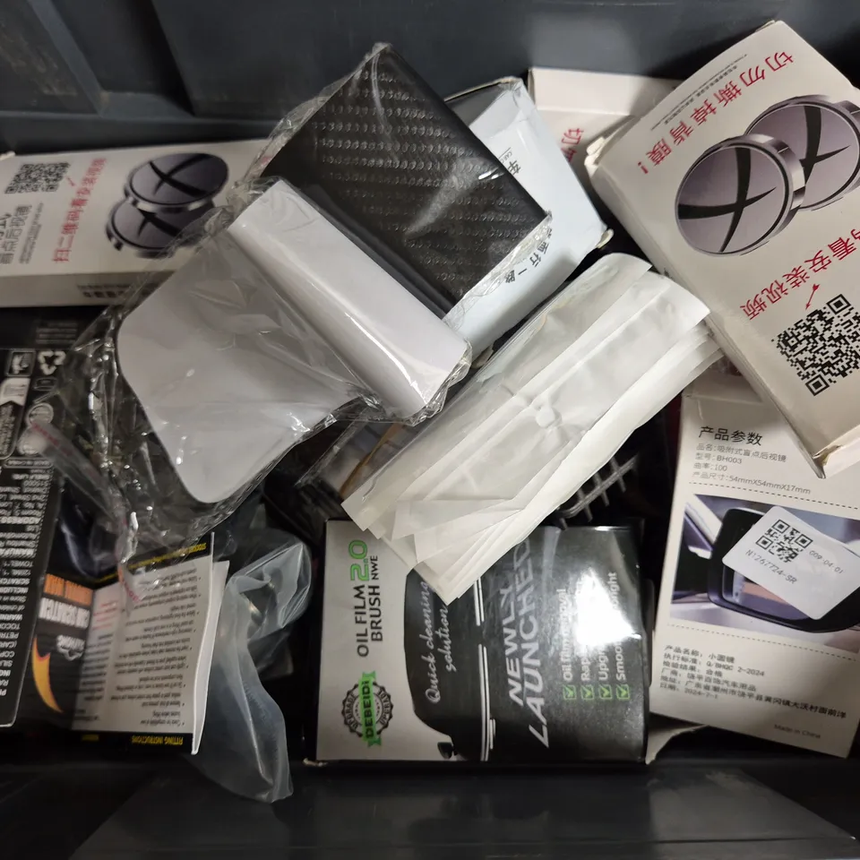 APPROXIMATELY 12 ASSORTED VEHICLE PARTS & ACCESSORIES TO INCLUDE POLISHING CLEANER, CAR SCRATCH REMOVAL WAX, CAR BLIND SPOT REARVIEW MIRROR, ETC