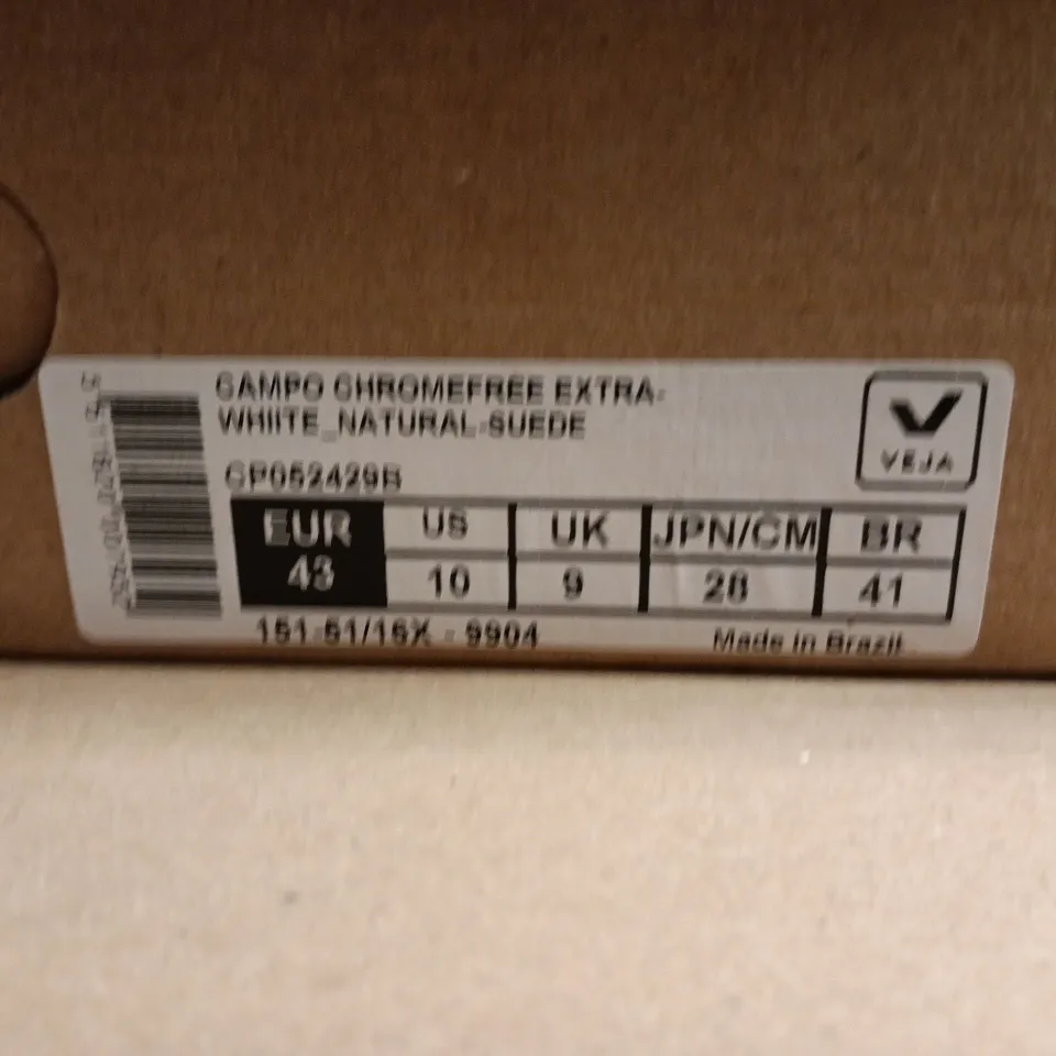 BOXED PAIR OF VEJA WHITE LEATHER SNEAKERS - UK SIZE 9