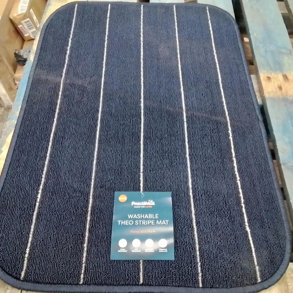 QUALITY DESIGNER AREA RUG - APPROXIMATELY 75X50CM