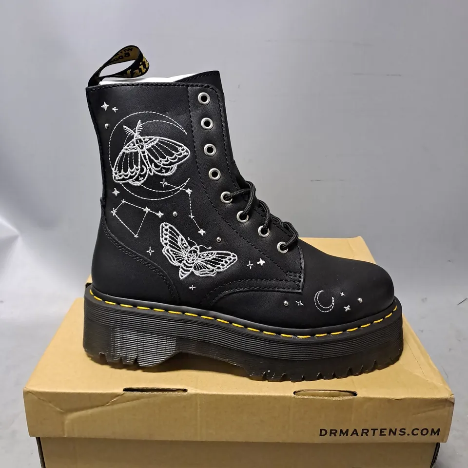 BOXED DR MARTENS JADON CM IN BLACK - UK 6