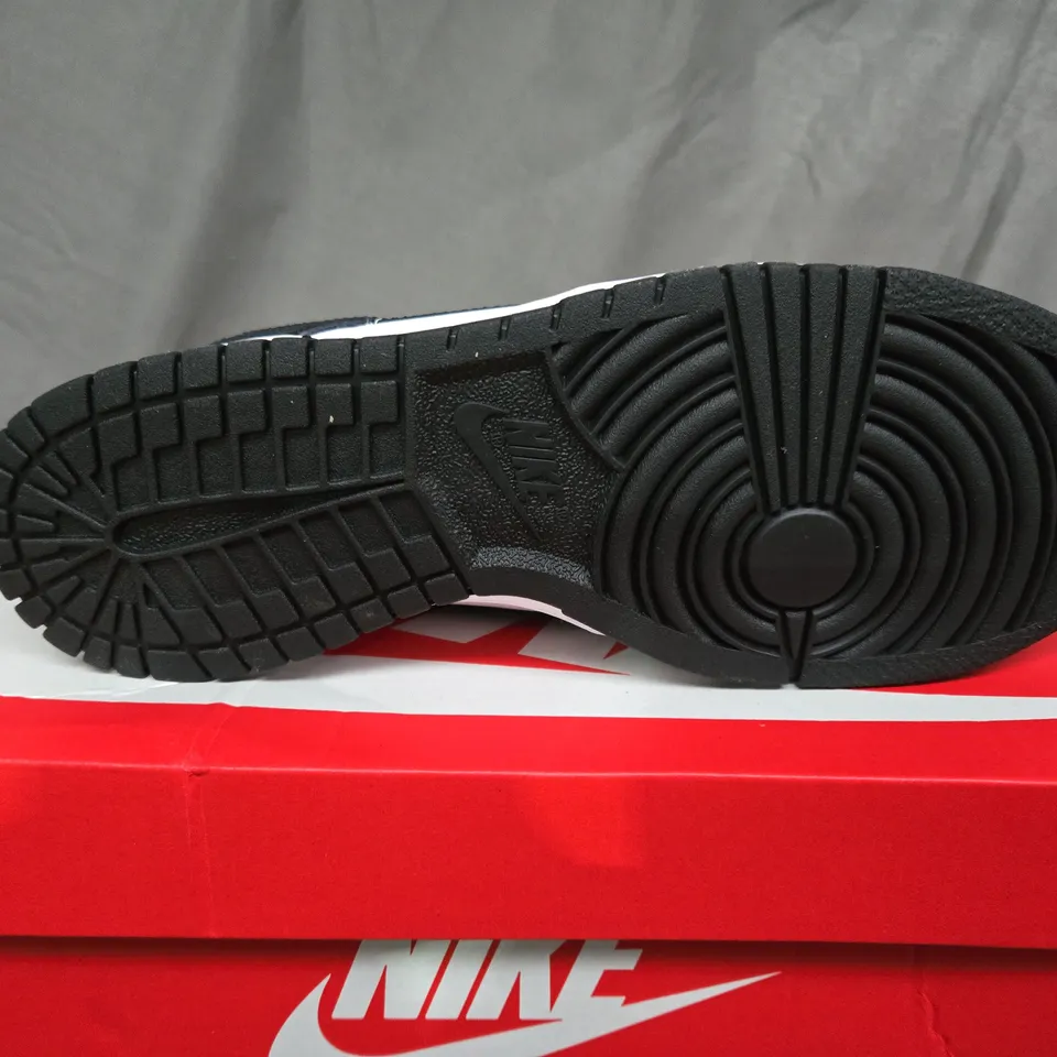 BOXED NIKE PANDA DUNK LOWS - UK 6