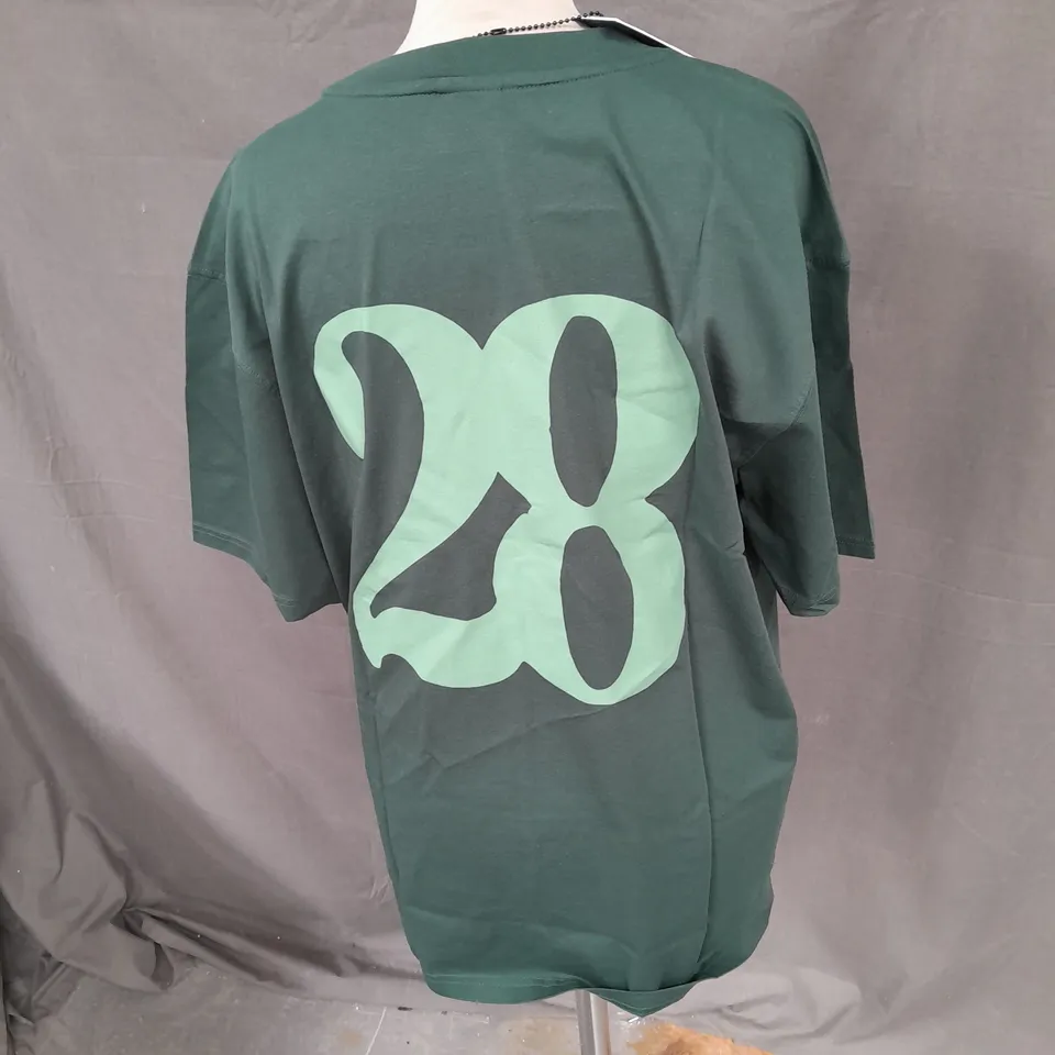 28 PRINTED TSHIRT IN GREEN SIZE M