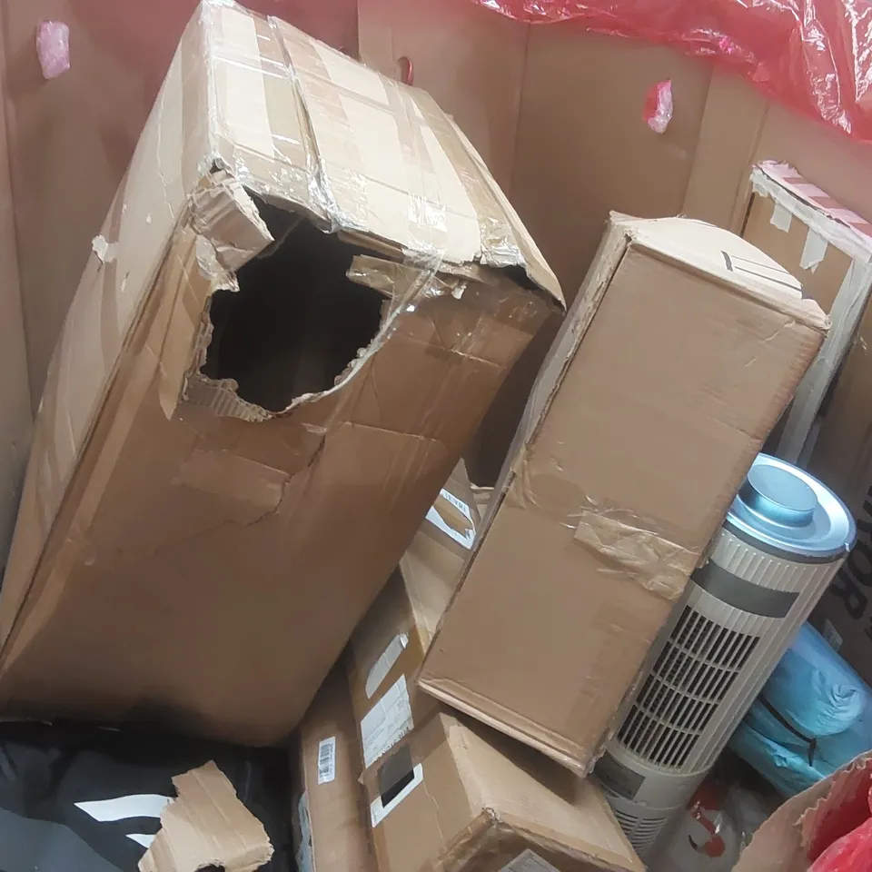 PALLET CONTAINING A VERY LARGE QUANTITY OF ASSORTED ITEMS INCLUDING: LED BATHROOM MIRROR, IRREGULAR MIRROR, MOSQUITO NET ECT