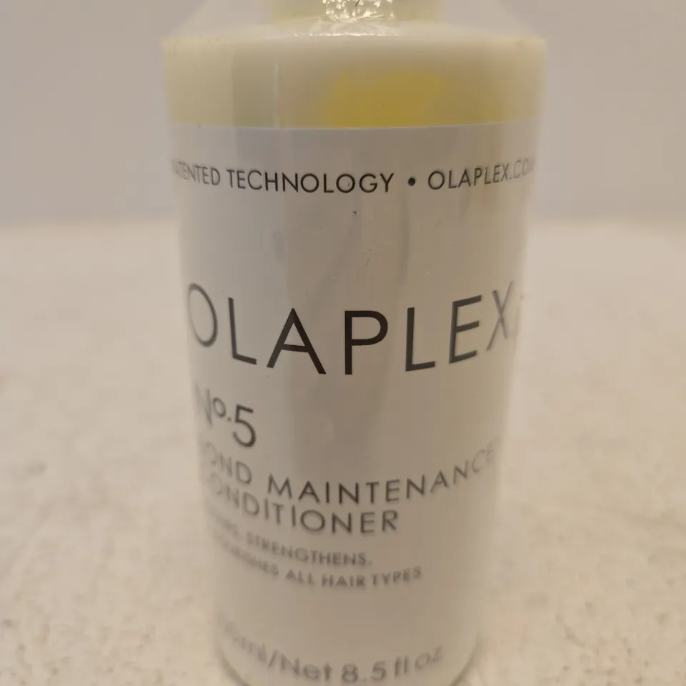 SEALED OLAPLEX N°.5 BOND MAINTENANCE STRENGTHENING CONDITIONER 250ML