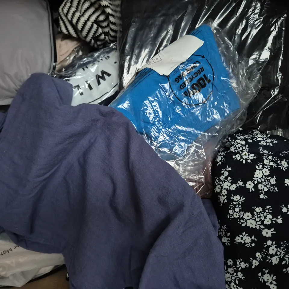 APPROXIMATELY 25 ASSORTED CLOTHING AND FASHION PRODUCTS IN VARIOUS STYLES AND SIZES - COLLECTION ONLY