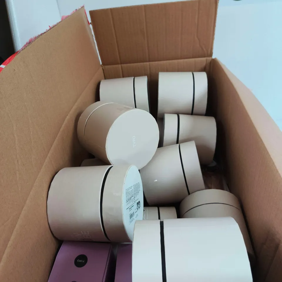 BOX OF APPROXIMATELY 40 ASSORTED ITEMS TO INCLUDE CHRISTMAS SNOW GLOBES, CERAMIC PHONES HOLDERS ETC