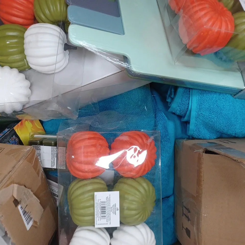 BOX OF APPROXIMATELY 15 ASSORTED HOUSEHOLD ITEMS TO INCLUDE MINDFULNESS JOURNAL, BOWIE HEAT CHANGE MUG, ETC - COLLECTION ONLY